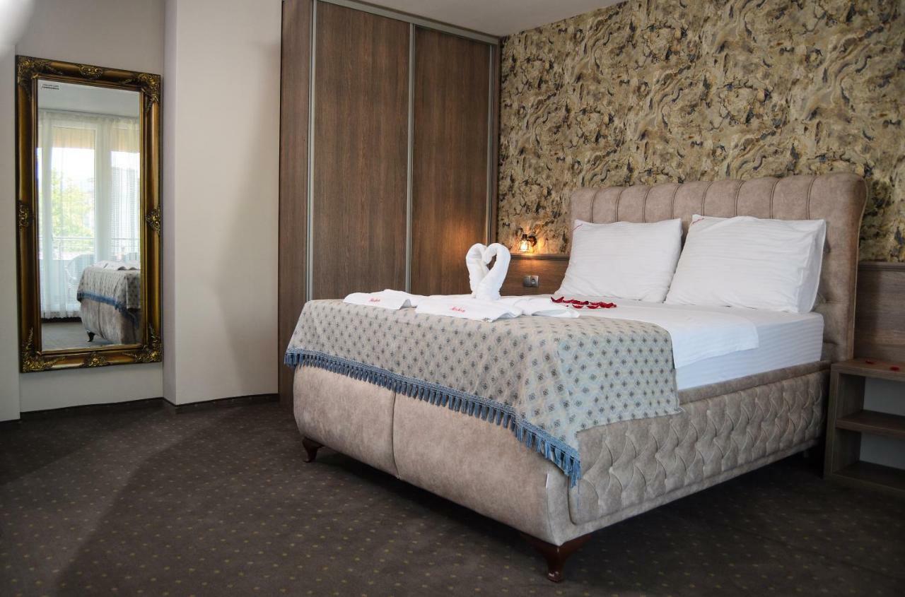 Hotel Moskva บันยาลูกา ภายนอก รูปภาพ