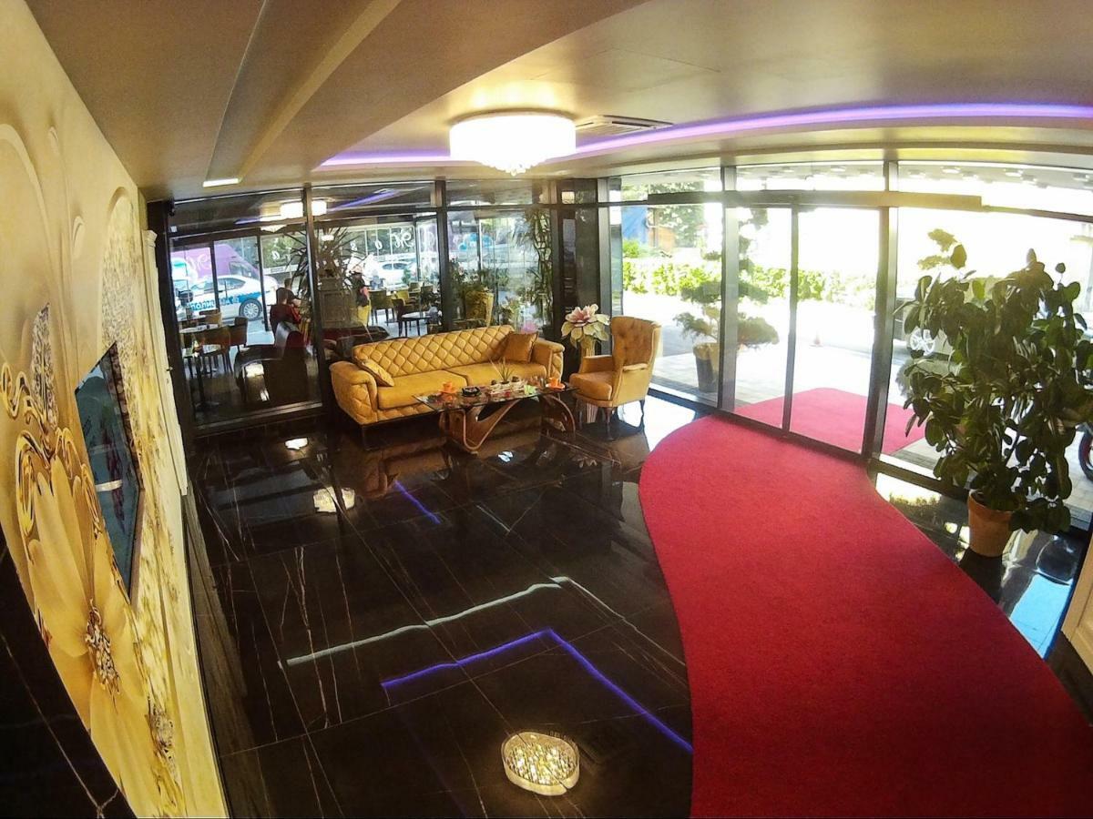 Hotel Moskva บันยาลูกา ภายนอก รูปภาพ