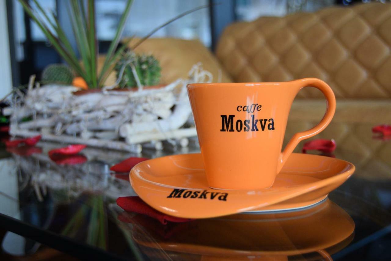 Hotel Moskva บันยาลูกา ภายนอก รูปภาพ