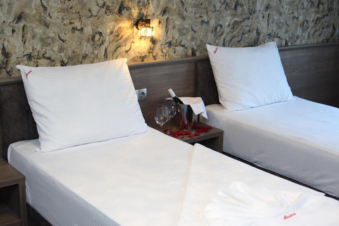Hotel Moskva บันยาลูกา ภายนอก รูปภาพ
